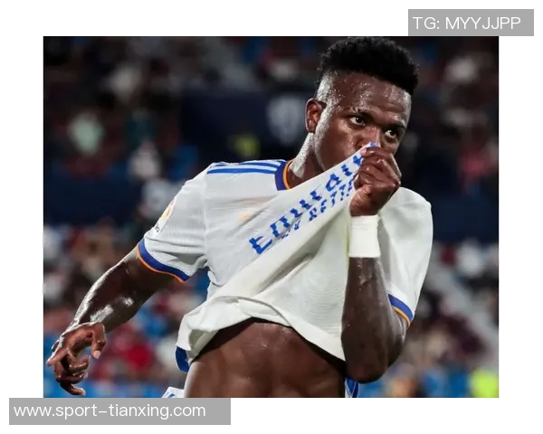 维尼修斯分享巴伊亚度假美照展现时尚魅力仿佛置身普拉达世界